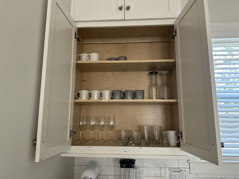 Glasses, mugs, wine glasses and carafes