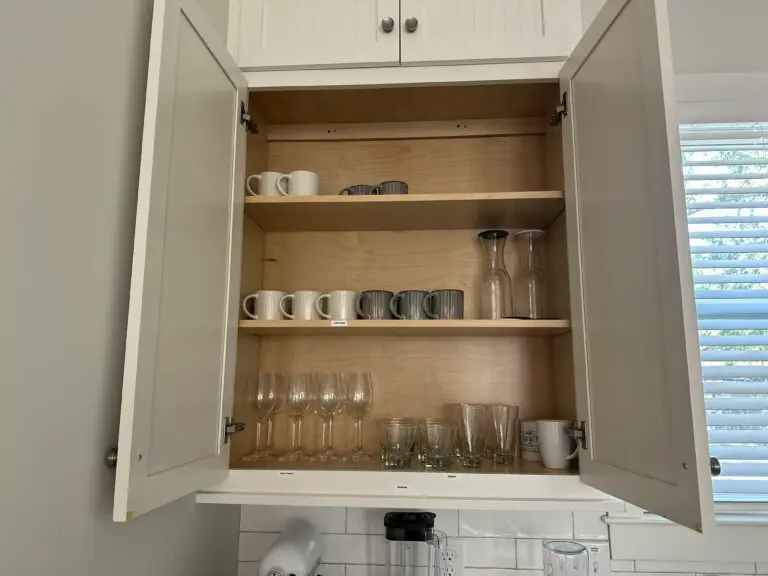 Glasses, mugs, wine glasses and carafes